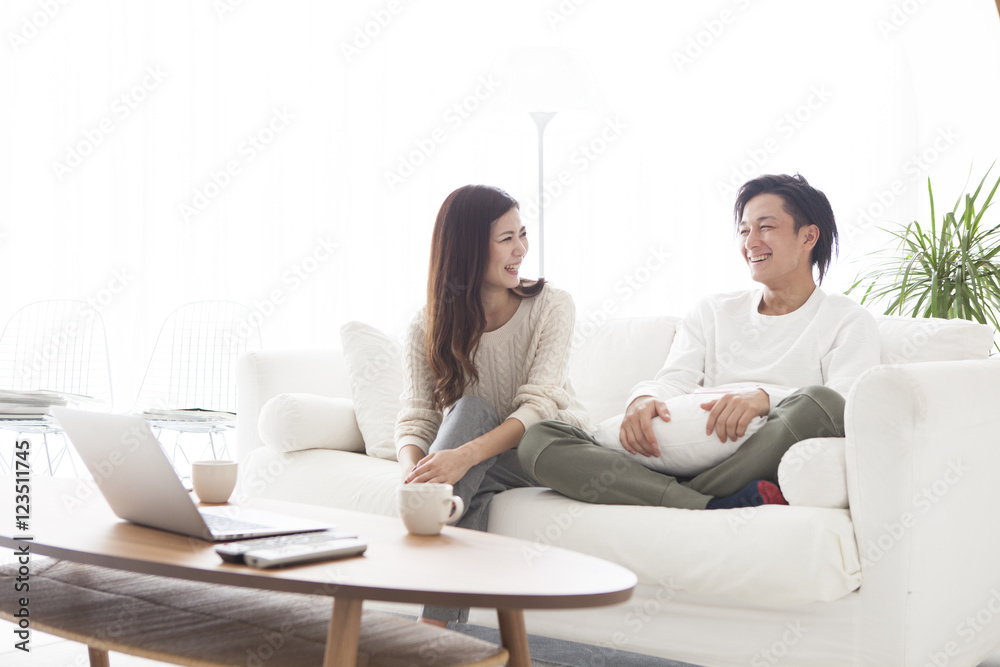 The couple are talking happily in the living room