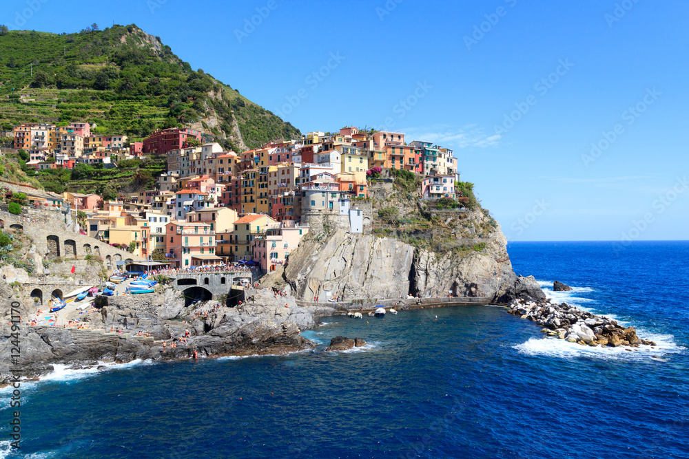 五渔村Manarola，拥有五颜六色的房屋和地中海，意大利