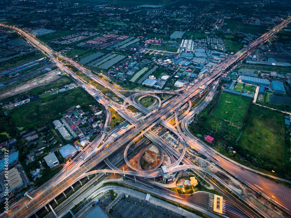 鸟瞰公路路口