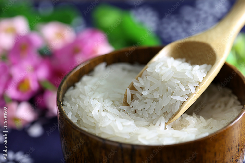 tai rice in a wooden bowl