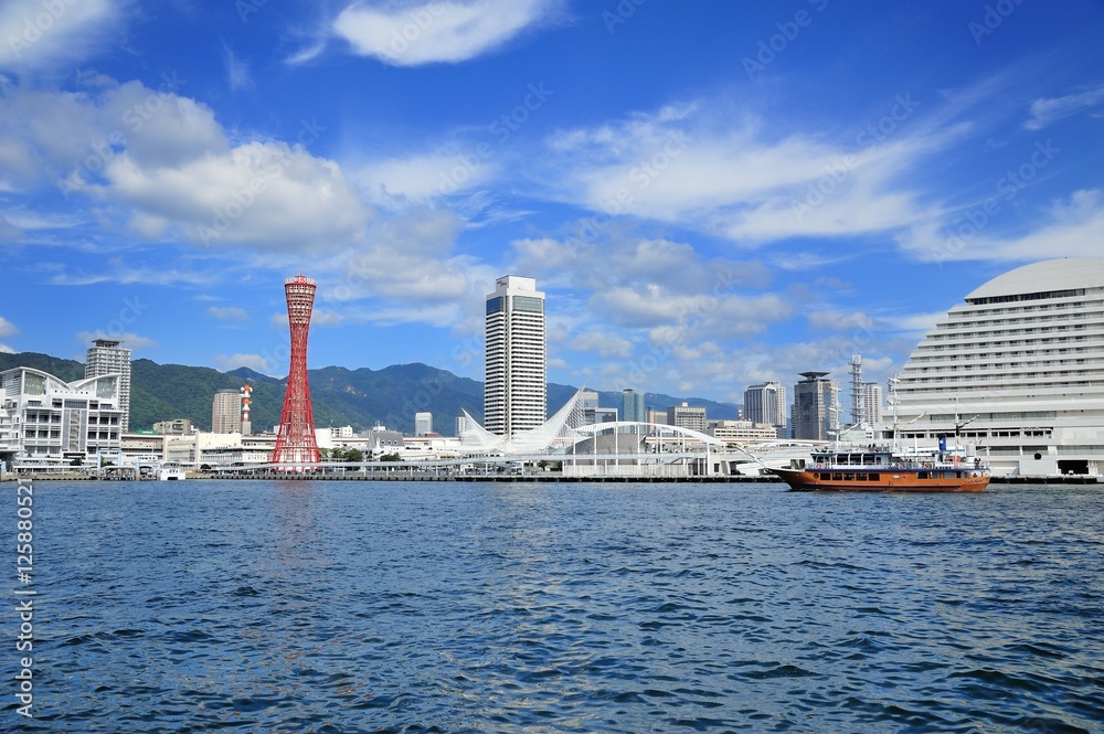 快晴の神戸港