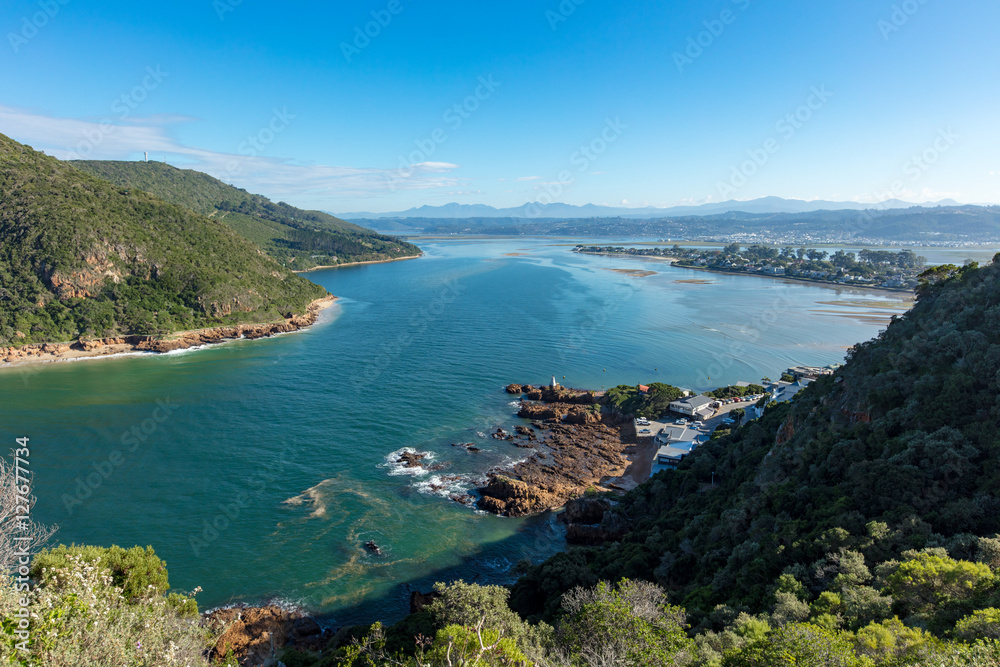 从Knysna Heads看Knysna。花园路线。西开普省。南非