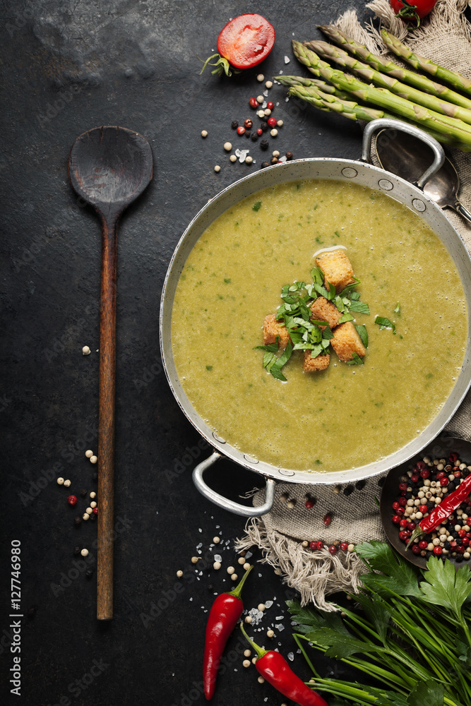 Asparagus cream soup