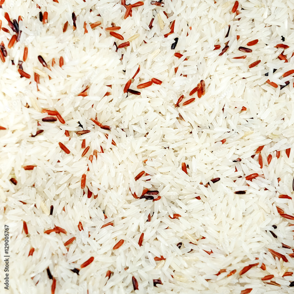 raw rice and brown rice close up