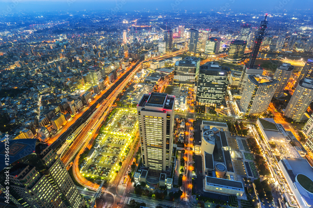 日本横滨市夜间鸟瞰图