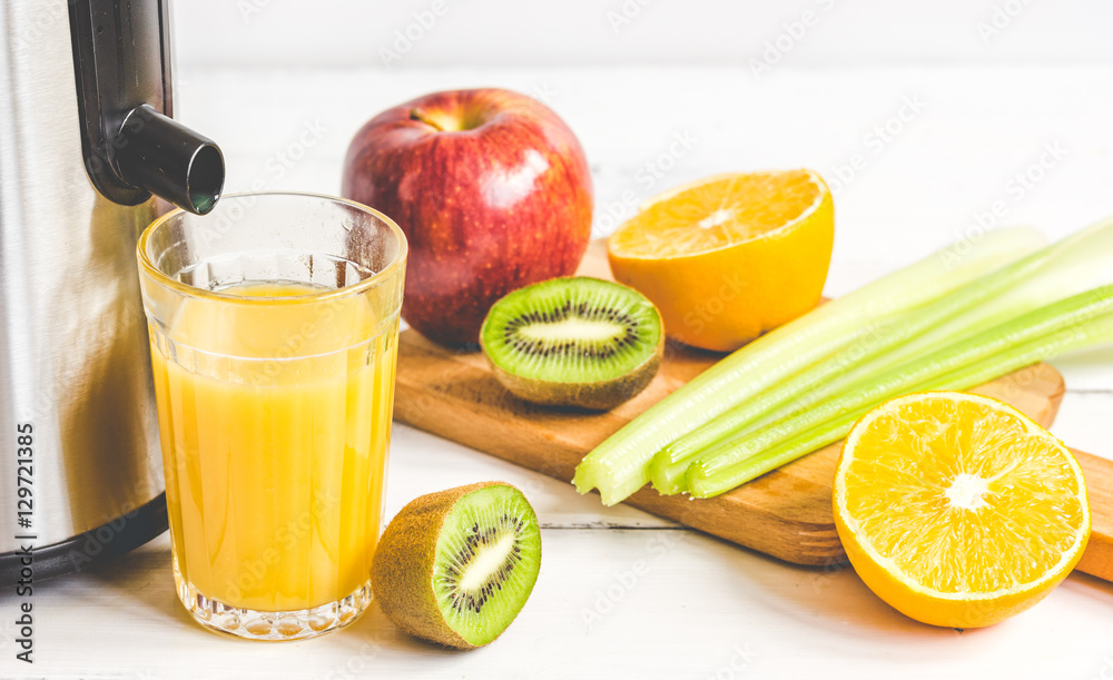 process preparation of fresh juice in juicer