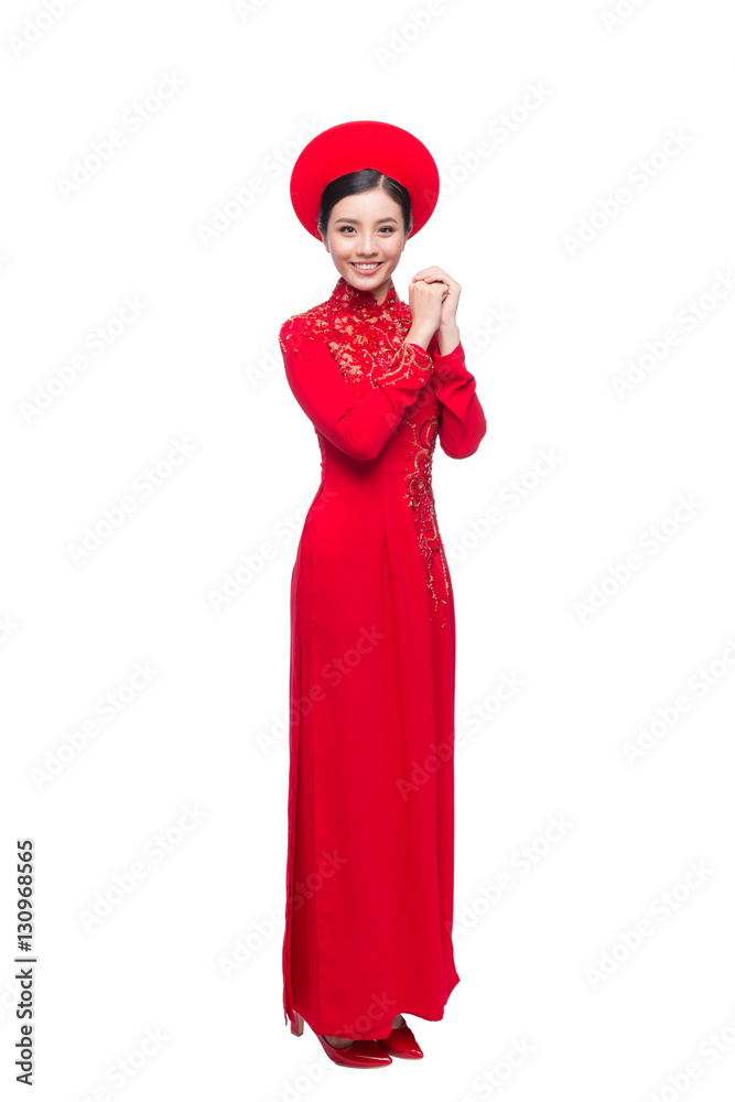 越南美女身着敖黛礼服庆祝新年