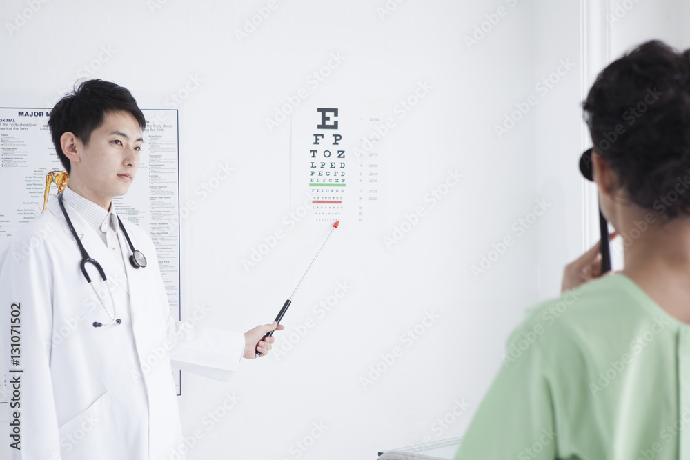 Men are doing sight tests with occluder