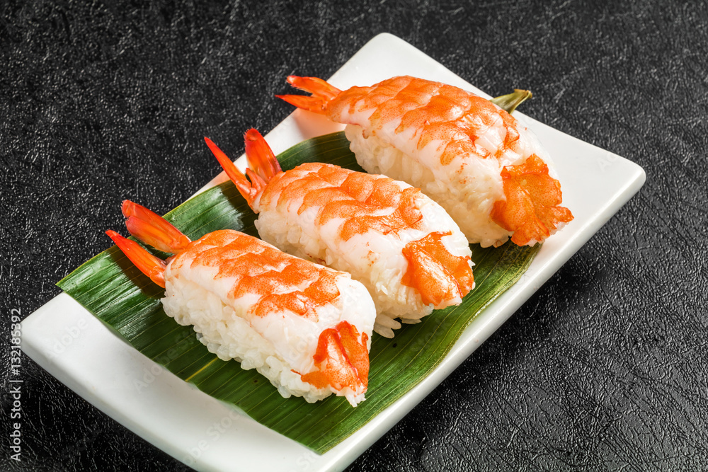 海老の握り寿司 Finger sushi Japanese food of prawns