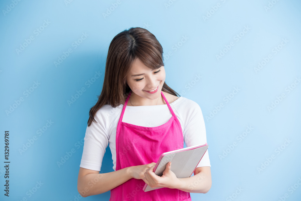 beauty housewife take tablet