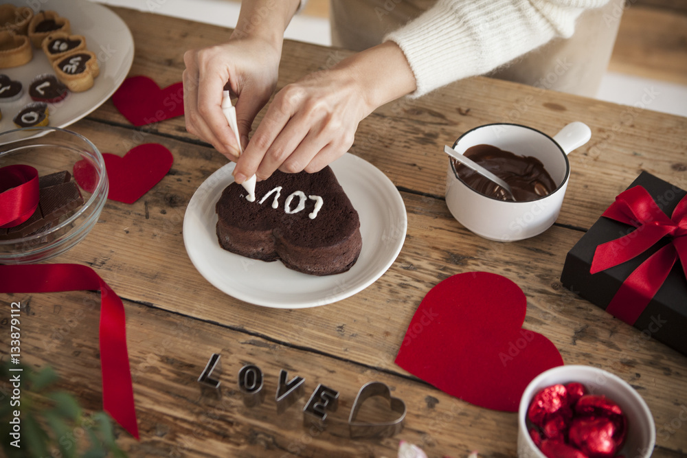 Women are writing letters in chocolate cake