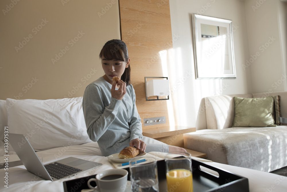 A young lady stayed at a hotel on a business trip and was eating breakfast