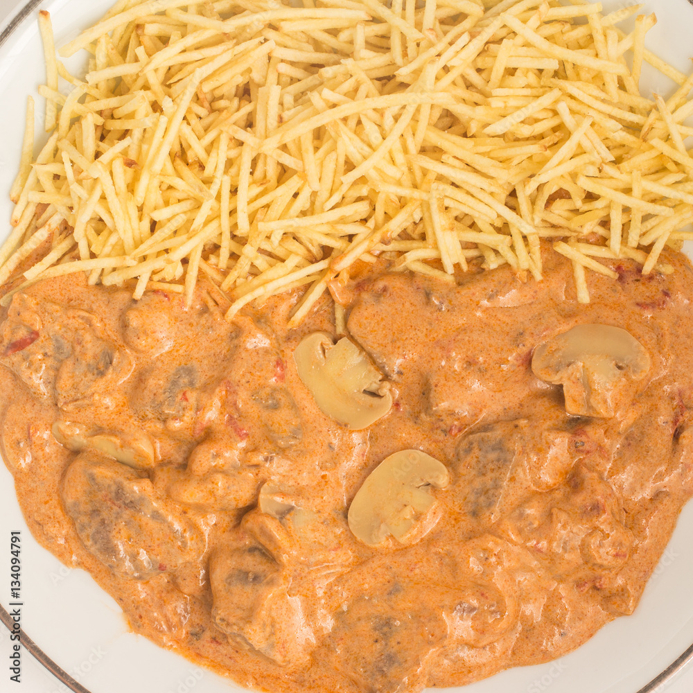 传统Stroganoff牛肉