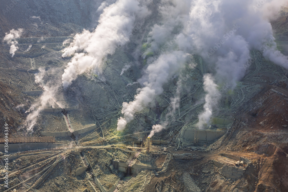 日本富士火山Owakudani的活性硫喷口