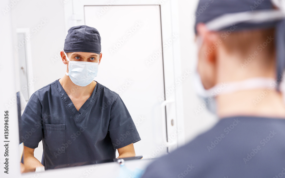 doctor surgeon man in mask before surgery.