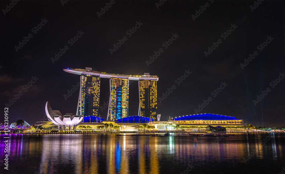 Marina Bay in Singapore at night