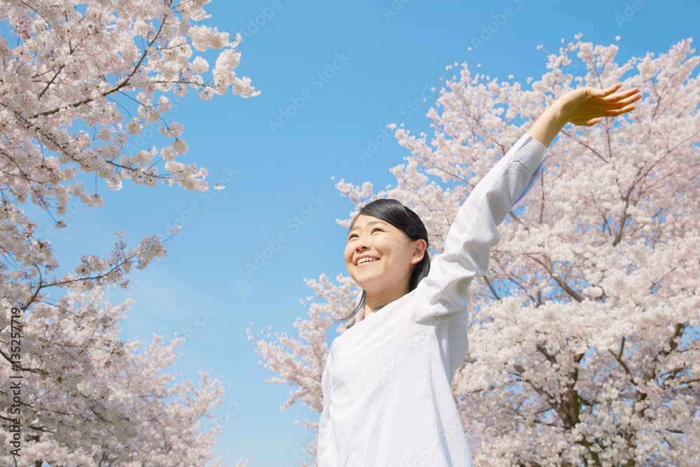 女性　桜