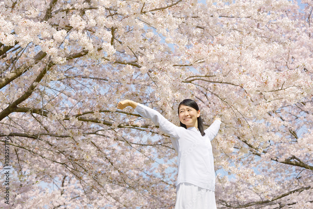 女性　桜