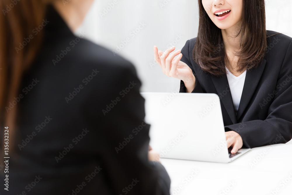 asian businesswomen working in the office