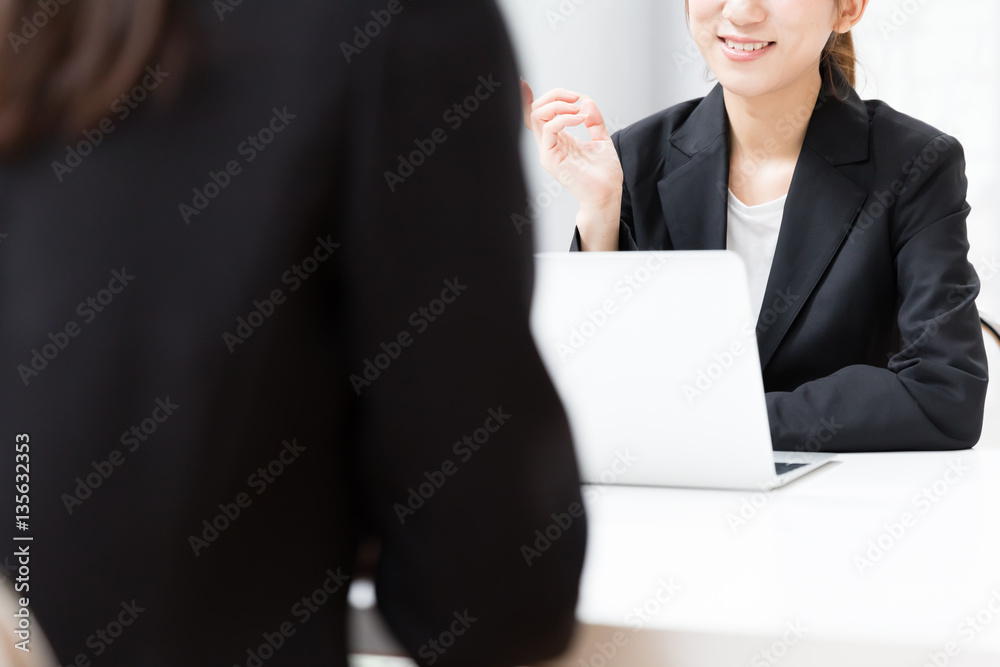 asian businesswomen working in the office