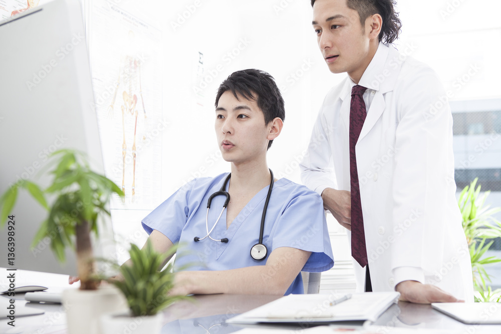 Two male doctors are talking at the examination room