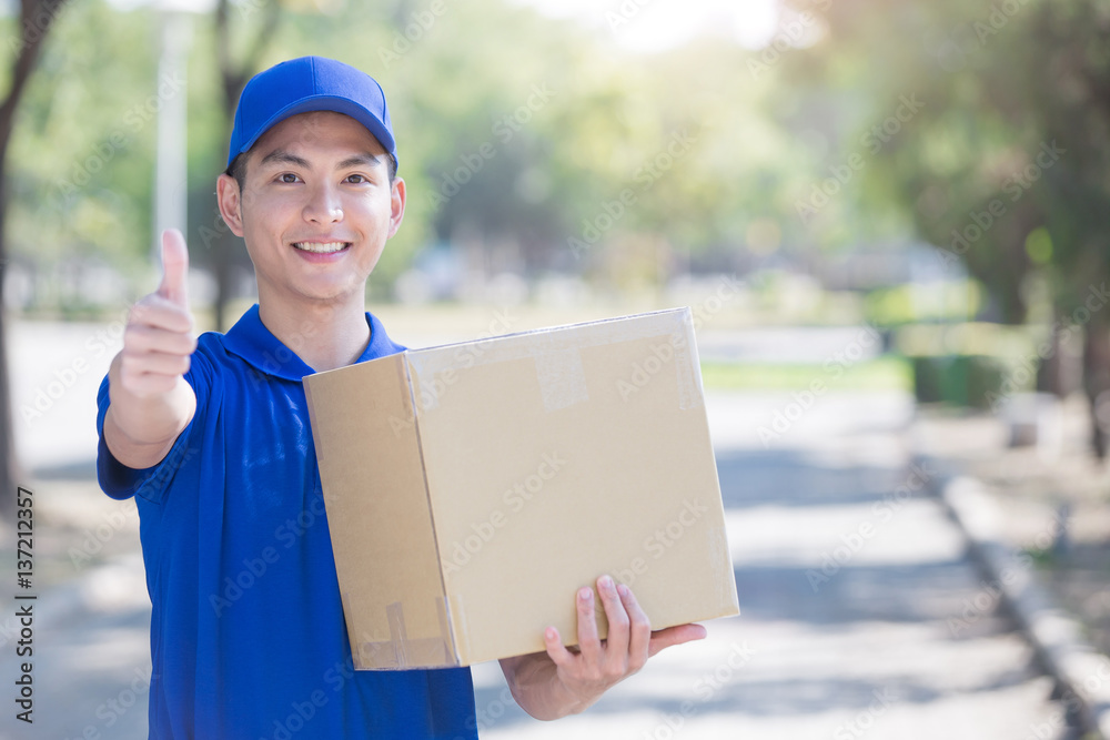 deliveryman stand and thumb up