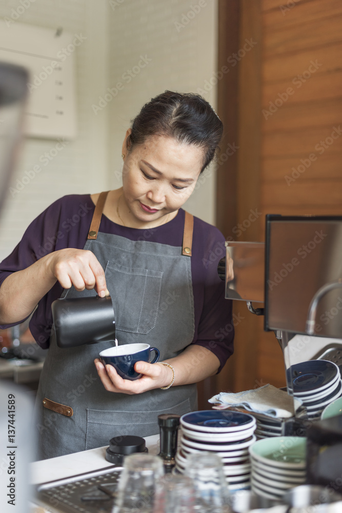 咖啡师准备咖啡工作订单概念