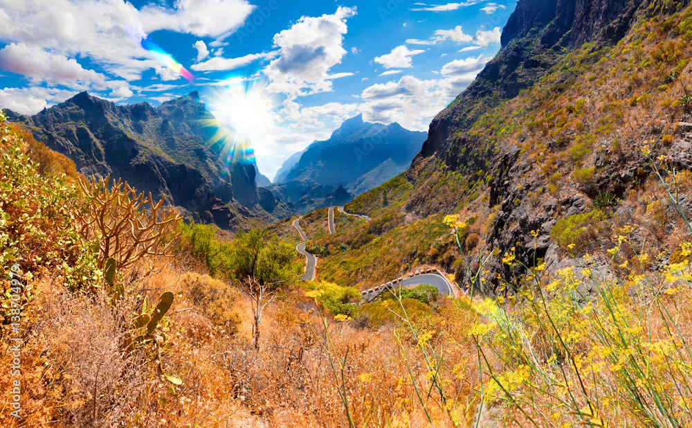  Paisajes y naturaleza en España. Viajes y  aventuras  al aire libre. Valle de Masca. Islas Canarias