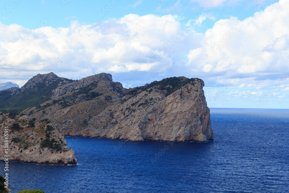 西班牙马略卡岛福尔门托角悬崖海岸和地中海