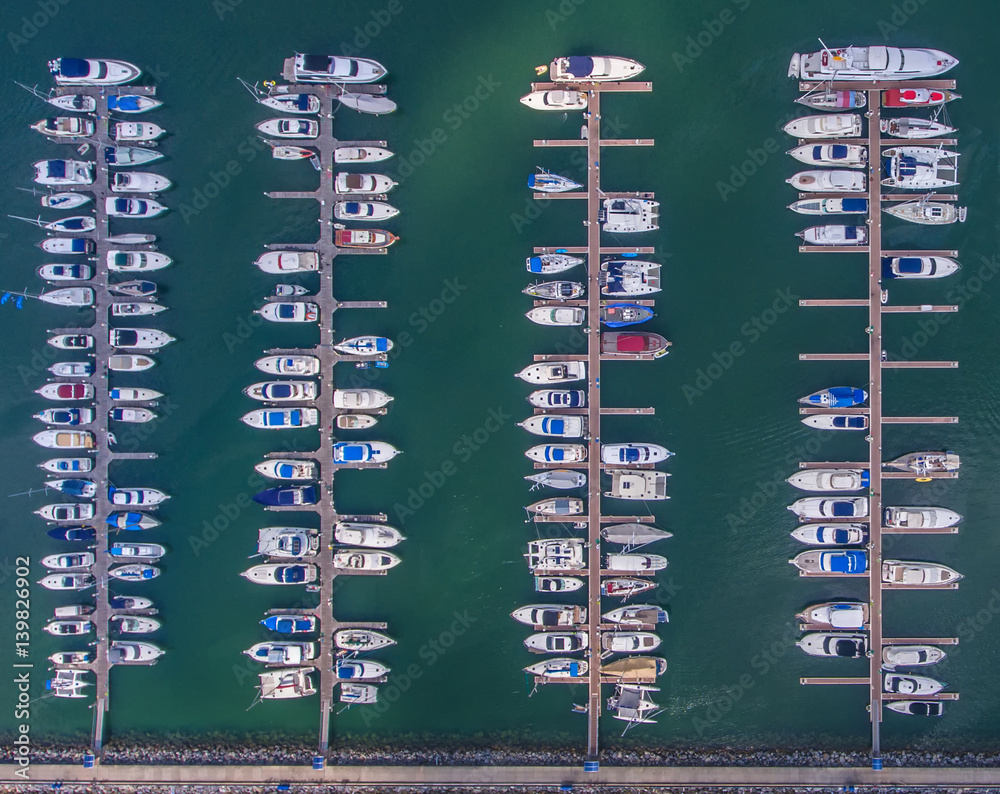 Pier speedboat. A marina lot. This is usually the most popular tourist attractions on the beach.Yach