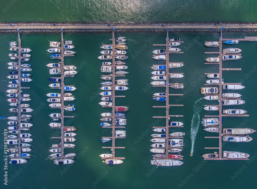 Pier speedboat. A marina lot. This is usually the most popular tourist attractions on the beach.Yach