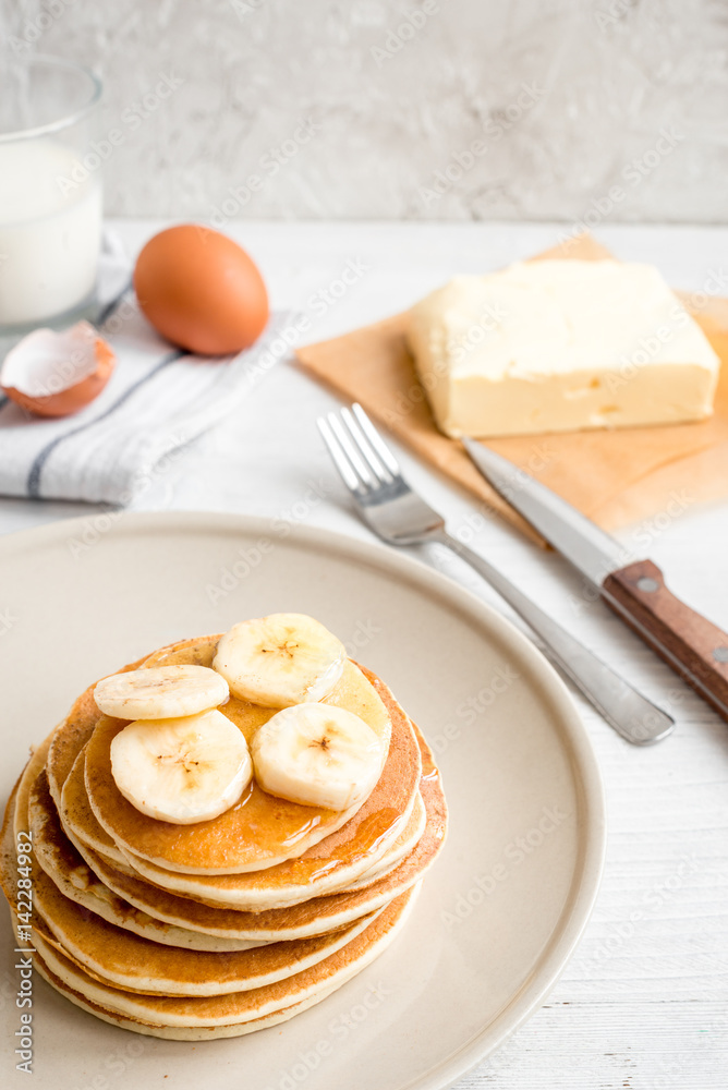 cooked pancake on plate at wooden background