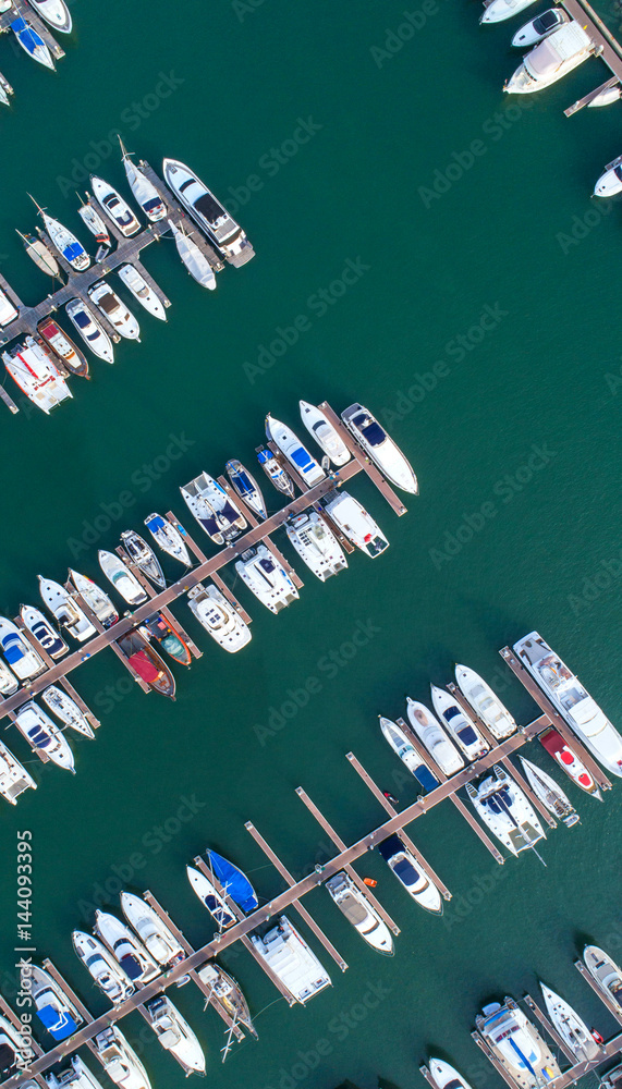 Pier speedboat. A marina lot. This is usually the most popular tourist attractions on the beach.Yach