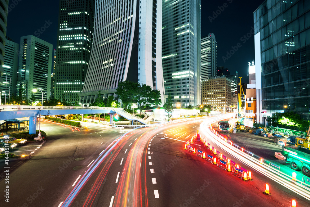 从道路看东京的现代建筑