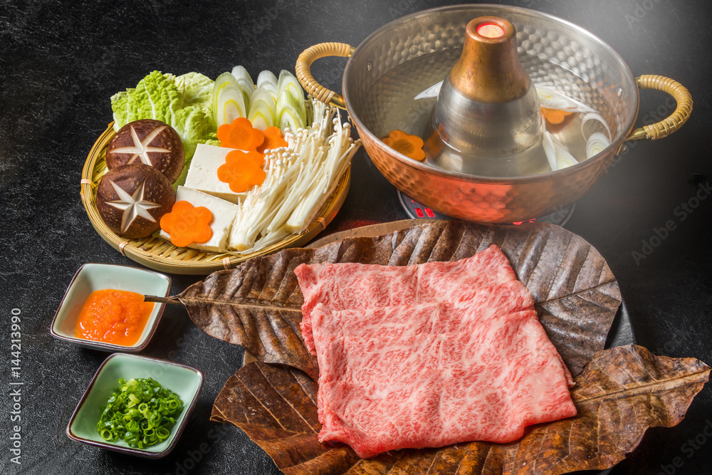 高級和牛でしゃぶしゃぶ　 Japanese beef shabu-shabu set