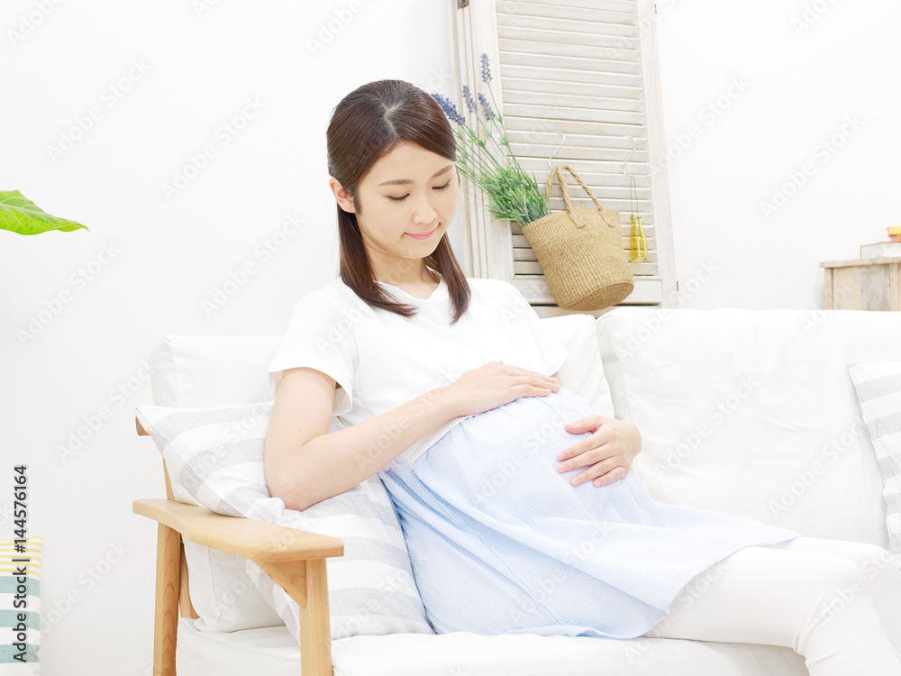 妊婦　笑顔