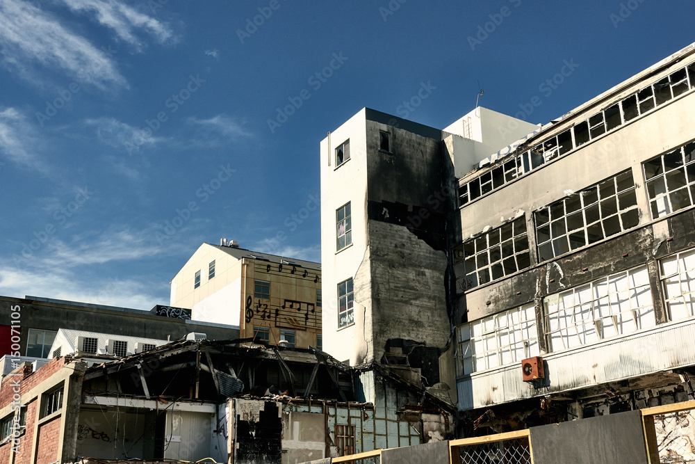 地震后，克赖斯特彻奇市中心封闭区的一座几乎被拆除的建筑