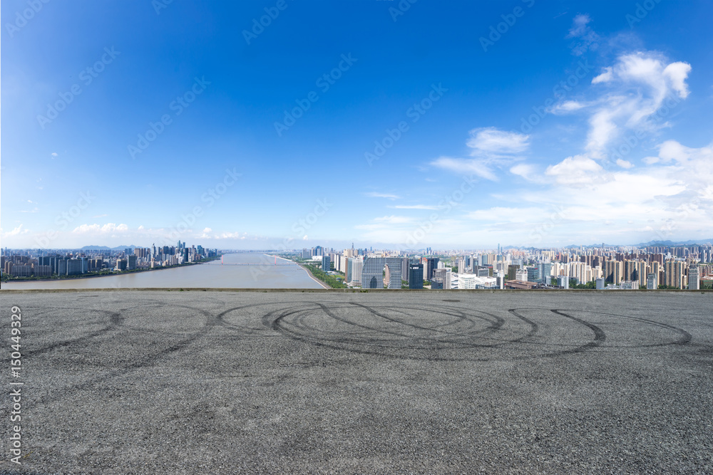 现代城市的空旷之路