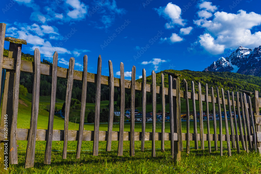 Holzlattenzaun Tirol Gebirge