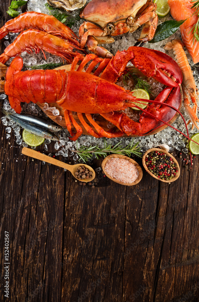 Many kind of seafood, served on crushed ice