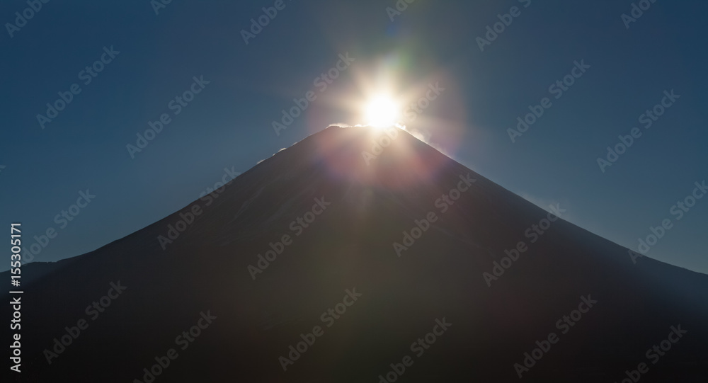 2016年富士山顶日本首次日出