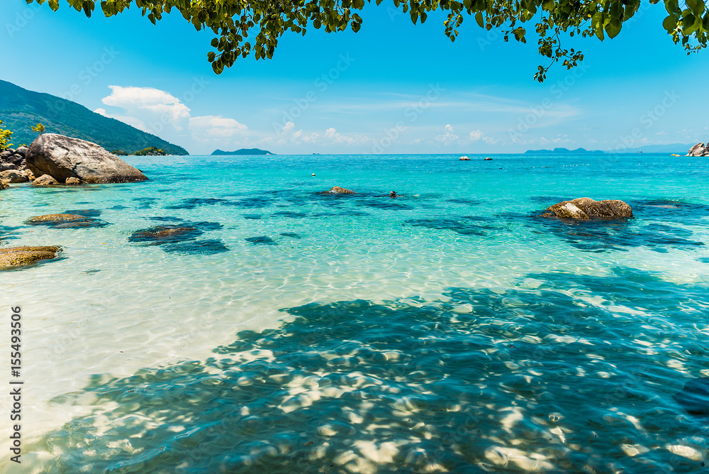 日出海滩是Koh Lipe Thailand海滩附近浮潜的最佳地点；Youl