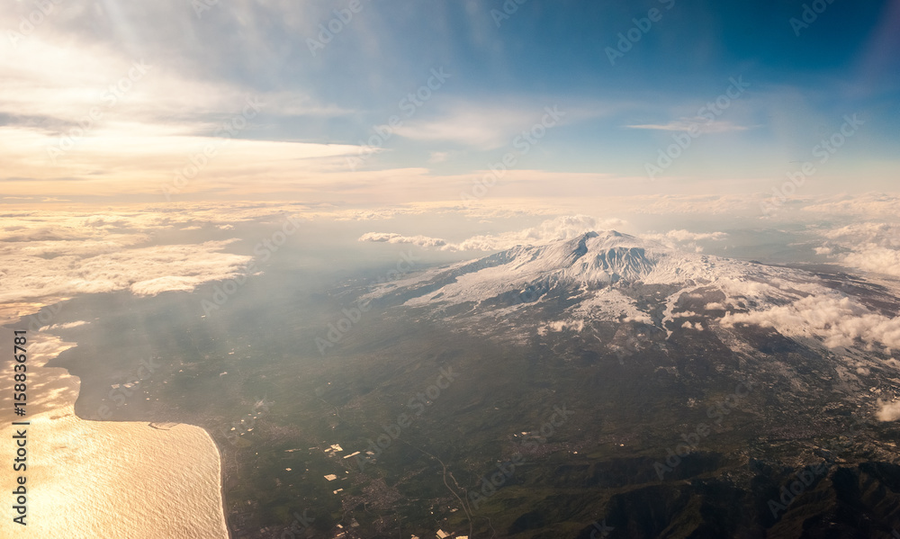 西西里岛埃特纳火山鸟瞰图