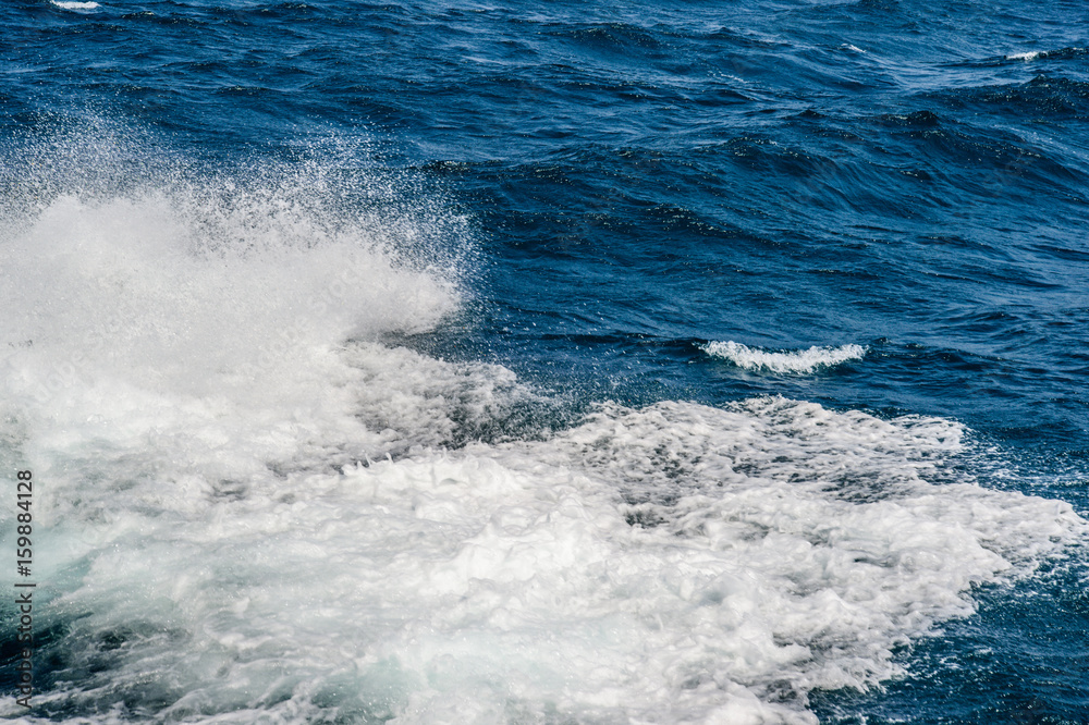 海浪飞溅