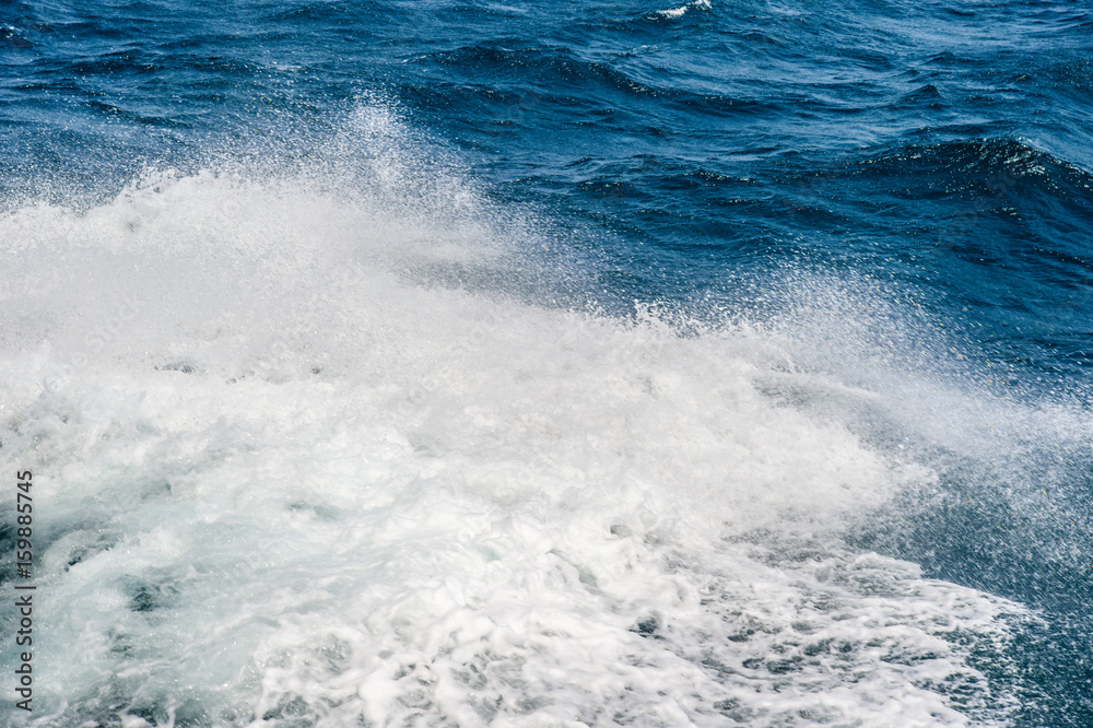 海浪飞溅