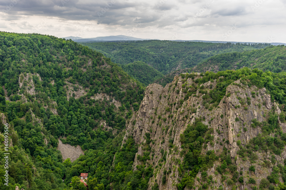 Blick vom Hexentanzplatz auf die Roßtrappe