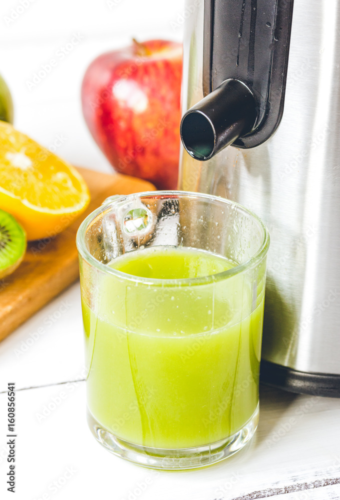 process preparation of fresh juice in juicer