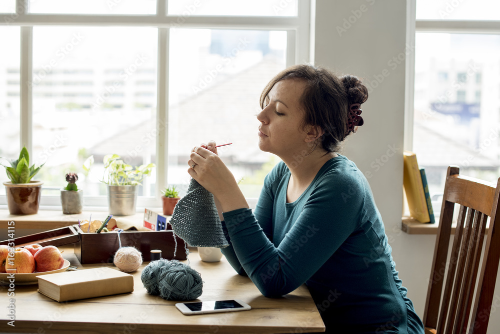 女人编织手工爱好自制