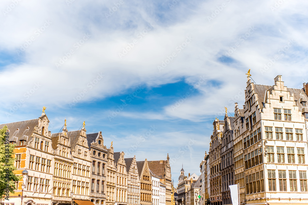 比利时安特卫普市Grote Markt广场上美丽的建筑景观