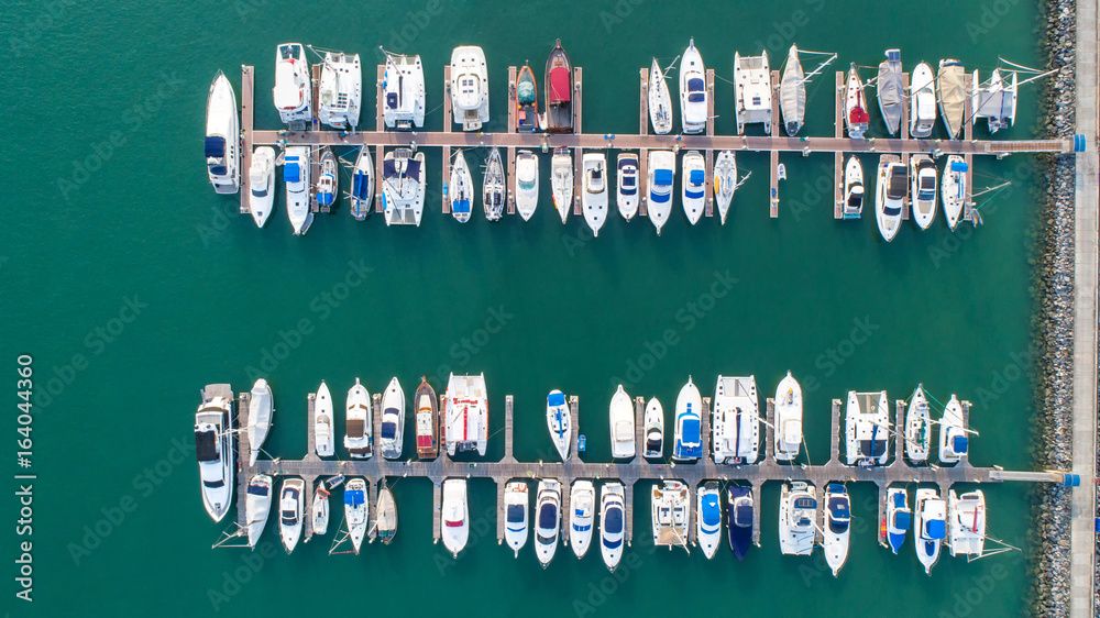 Pier speedboat. A marina lot. This is usually the most popular tourist attractions on the beach.Yach